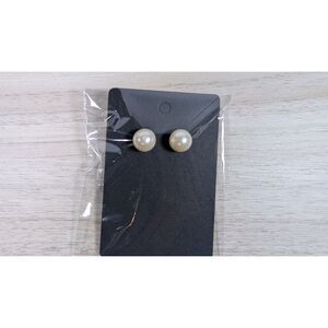 Faux classic pearl stud earrings